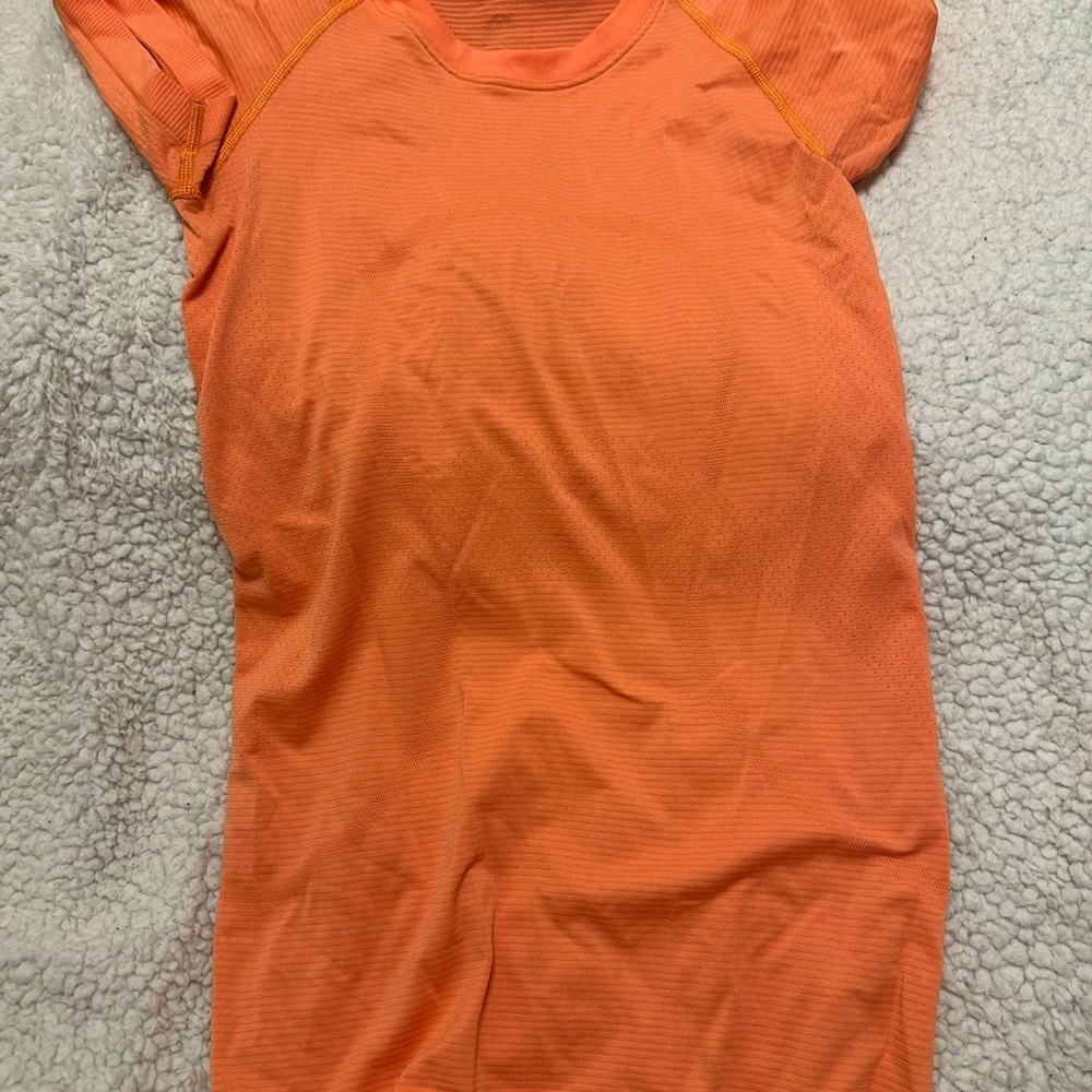 Swiftly Tech Short Sleeve Shirt 2.0 (orange soda) size 2